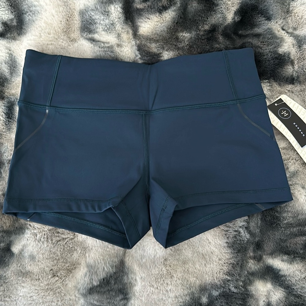Lululemon shorts 🍋